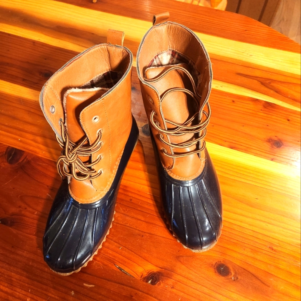 NWOT Rain boots, size 9 Jessica Carlyle. Never Worn